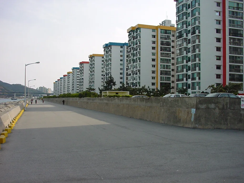 삼익비치 실거래가 분석 2023~2025 — 평형별 시세와 1년 +14% 상승의 진짜 이유