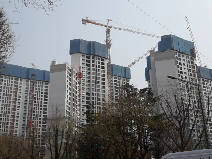 ‘규제 무색’…서울 재건축·재개발 분양 단지 뜨겁다