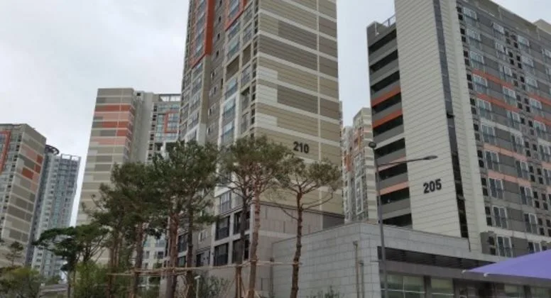 DMC센트럴자이(2단지) 실거래가 분석 — 서울 은평구 시세·평당가·거래 동향 (2026)