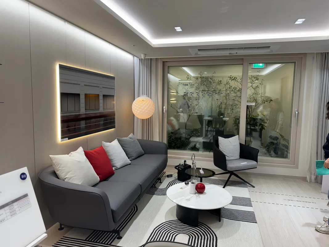 [르포]인천 산곡역 앞 대단지에 구름 인파…“부평 ‘갈아타기’ 실수요 집중” [해링턴 스퀘어 산곡역]